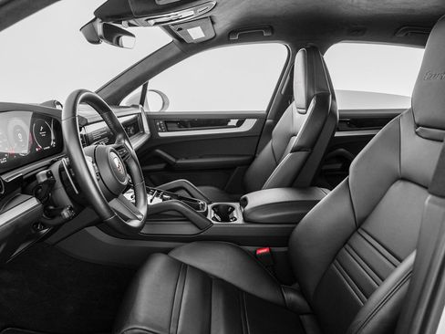 Used 2024 Porsche Cayenne Turbo AWD/4WD image 15