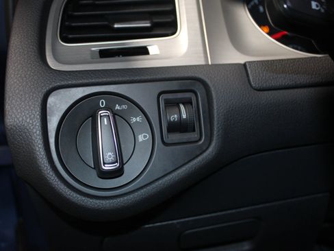 Used 2016 Volkswagen Golf Limited Edition image 12