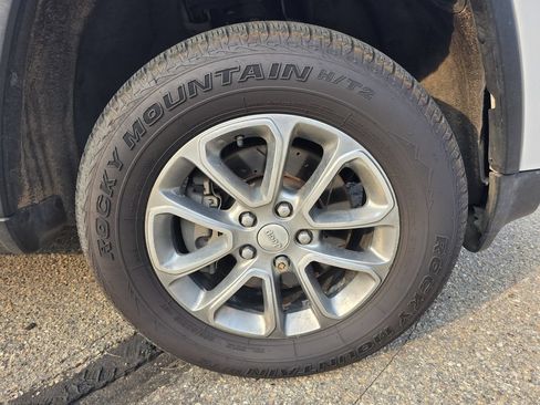 Used 2014 Jeep Grand Cherokee Limited w/ Trailer Tow Group IV AWD/4WD image 46