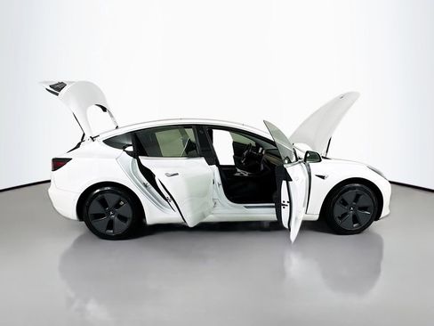 Used 2019 Tesla Model 3 Standard Range image 32