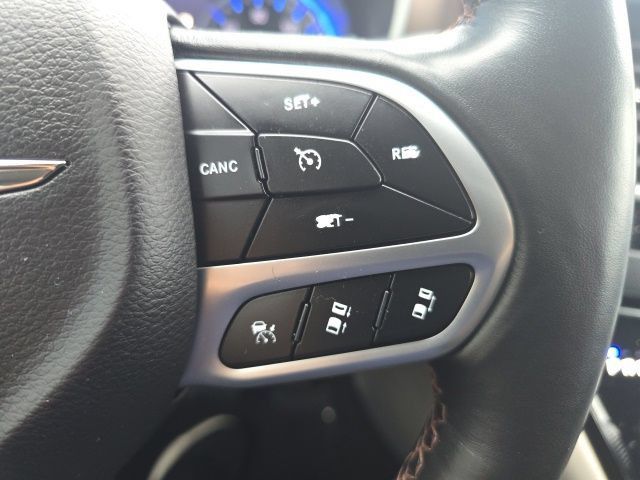 Used 2019 Chrysler Pacifica Touring-L w/ Advanced Safetytec Group FWD image 23