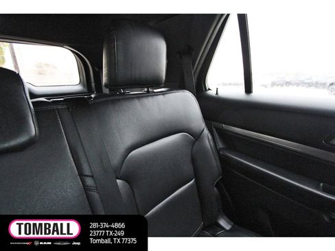 Used 2019 Ford Explorer XLT w/ Equipment Group 202A image 12