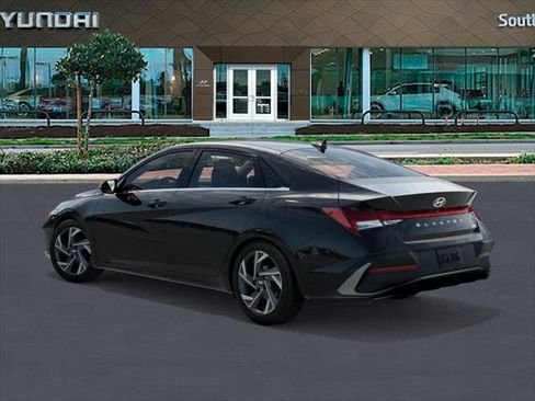 New 2026 Hyundai Elantra Limited image 5