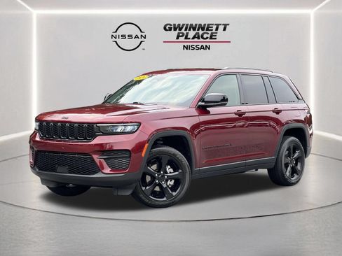 Used 2024 Jeep Grand Cherokee Altitude AWD/4WD image 1
