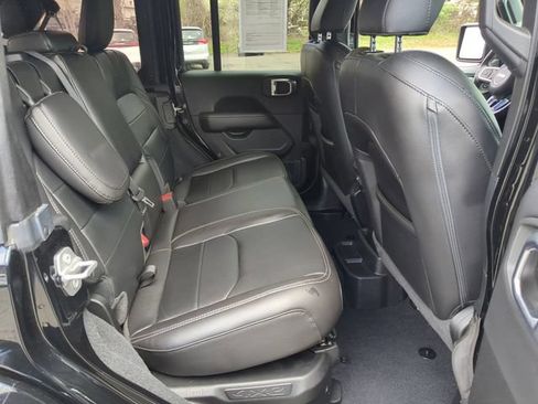 Used 2023 Jeep Wrangler Unlimited Sahara w/ Cold Weather Group AWD/4WD image 17