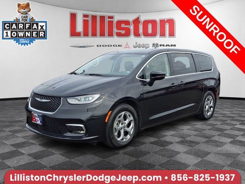 Used 2024 Chrysler Pacifica Limited FWD image 1