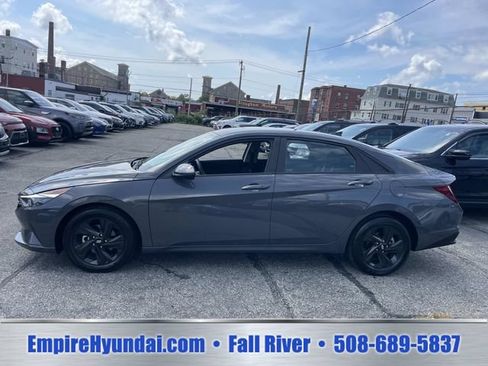 Used 2023 Hyundai Elantra SEL FWD image 8