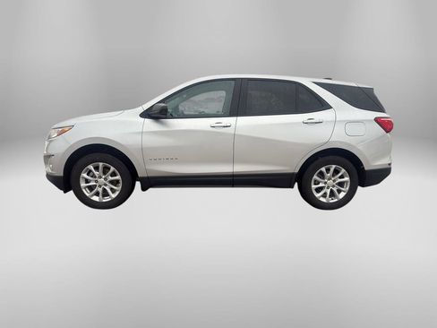 Used 2021 Chevrolet Equinox LS w/ LS Convenience Package image 2
