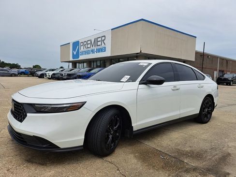 Used 2025 Honda Accord SE image 1