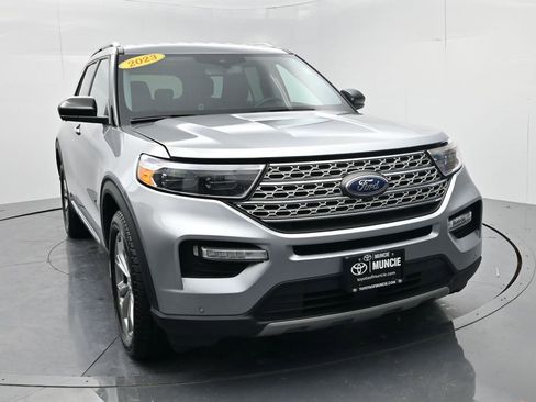 Used 2023 Ford Explorer Limited image 2