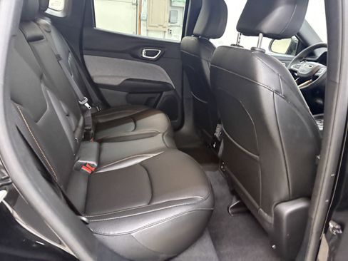 Used 2024 Jeep Compass Latitude image 25