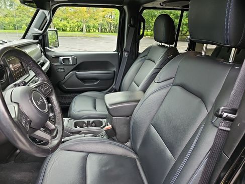 Used 2023 Jeep Wrangler Unlimited w/ Cold Weather Group AWD/4WD image 17