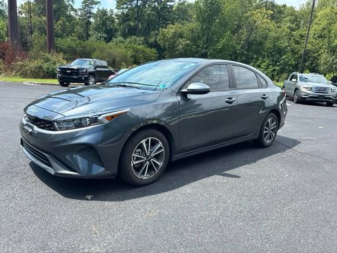 Used 2024 Kia Forte LXS w/ LXS Technology Package FWD image 1