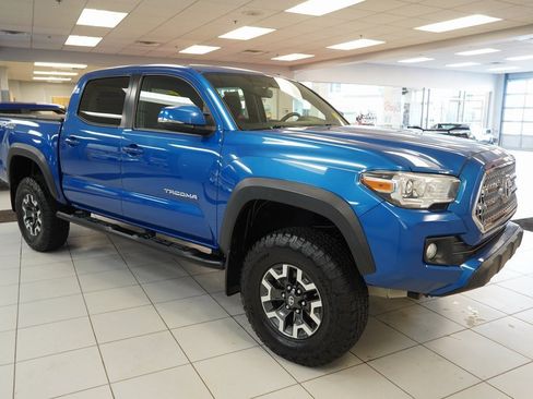 Used 2016 Toyota Tacoma TRD Off-Road image 19