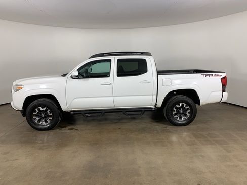Used 2020 Toyota Tacoma SR image 15