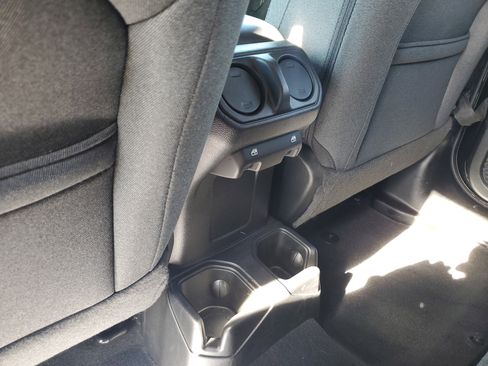 Used 2024 Jeep Wrangler Sport S image 10