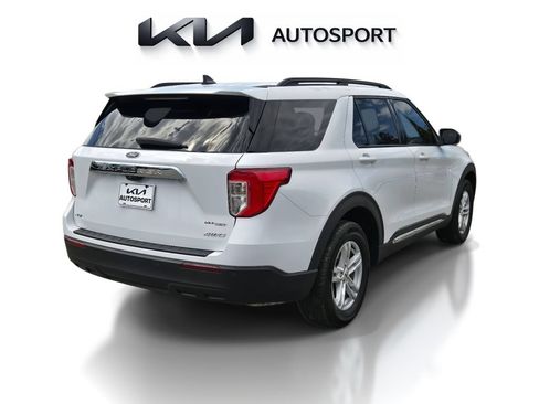 Used 2023 Ford Explorer XLT AWD/4WD image 8