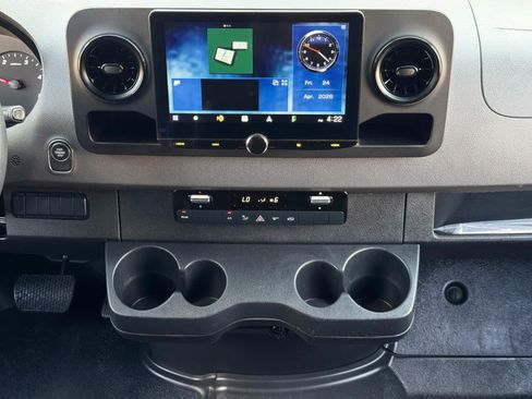 Used 2023 Mercedes-Benz Sprinter 2500 image 18