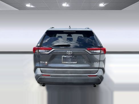 Used 2020 Toyota RAV4 LE FWD image 10