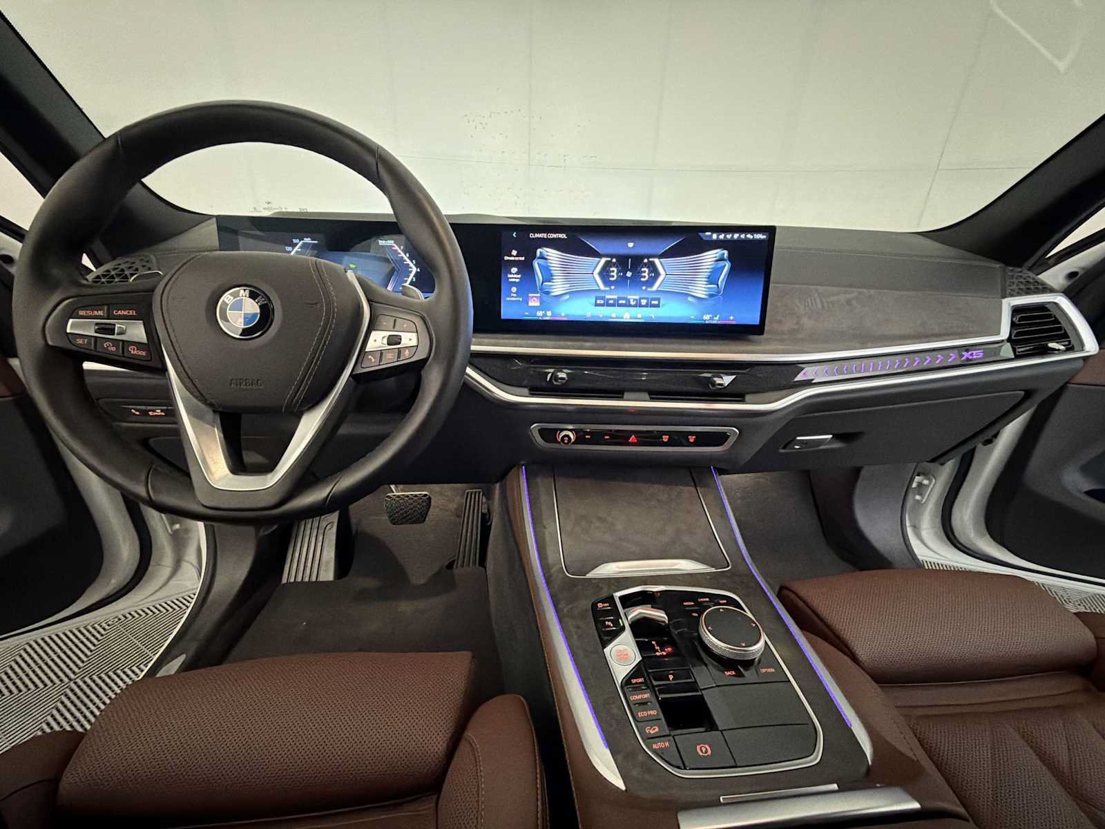 Used 2024 BMW X5 xDrive40i w/ Parking Assistance Package AWD/4WD image 17