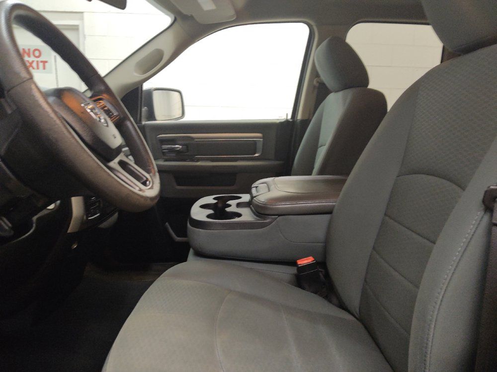 Used 2017 RAM 1500 Classic SLT AWD/4WD image 17
