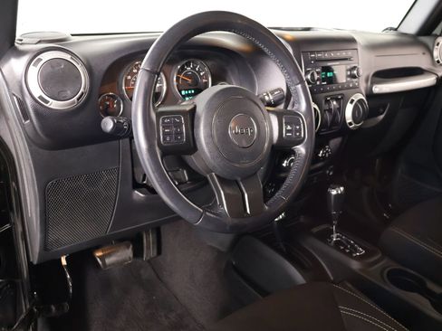 Used 2017 Jeep Wrangler Sahara w/ Connectivity Group AWD/4WD image 2