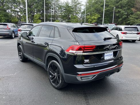 Used 2023 Volkswagen Atlas Cross Sport SE FWD image 8