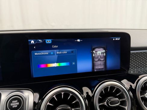 Used 2025 Mercedes-Benz GLB 250 image 33