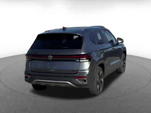 Used 2025 Volkswagen Taos SE image 14