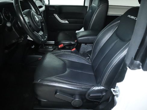 Used 2017 Jeep Wrangler Rubicon w/ Connectivity Group AWD/4WD image 15