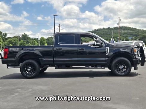 Used 2022 Ford F250 XLT w/ Black Appearance Package AWD/4WD image 2
