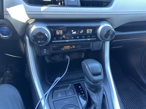 Used 2022 Toyota RAV4 XLE image 8