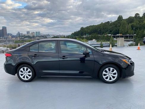 Used 2024 Toyota Corolla LE FWD image 2