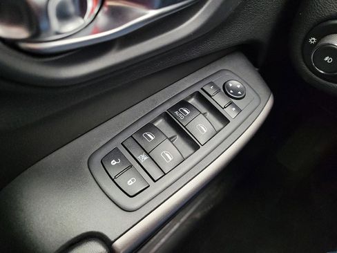 Used 2019 Jeep Cherokee Latitude w/ Popular Appearance Group AWD/4WD image 27