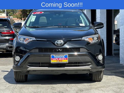 Used 2018 Toyota RAV4 Limited w/ Advanced Technology Package image 9