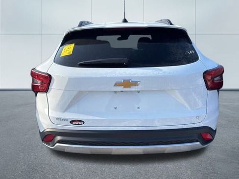 Used 2025 Chevrolet Trax LT image 3