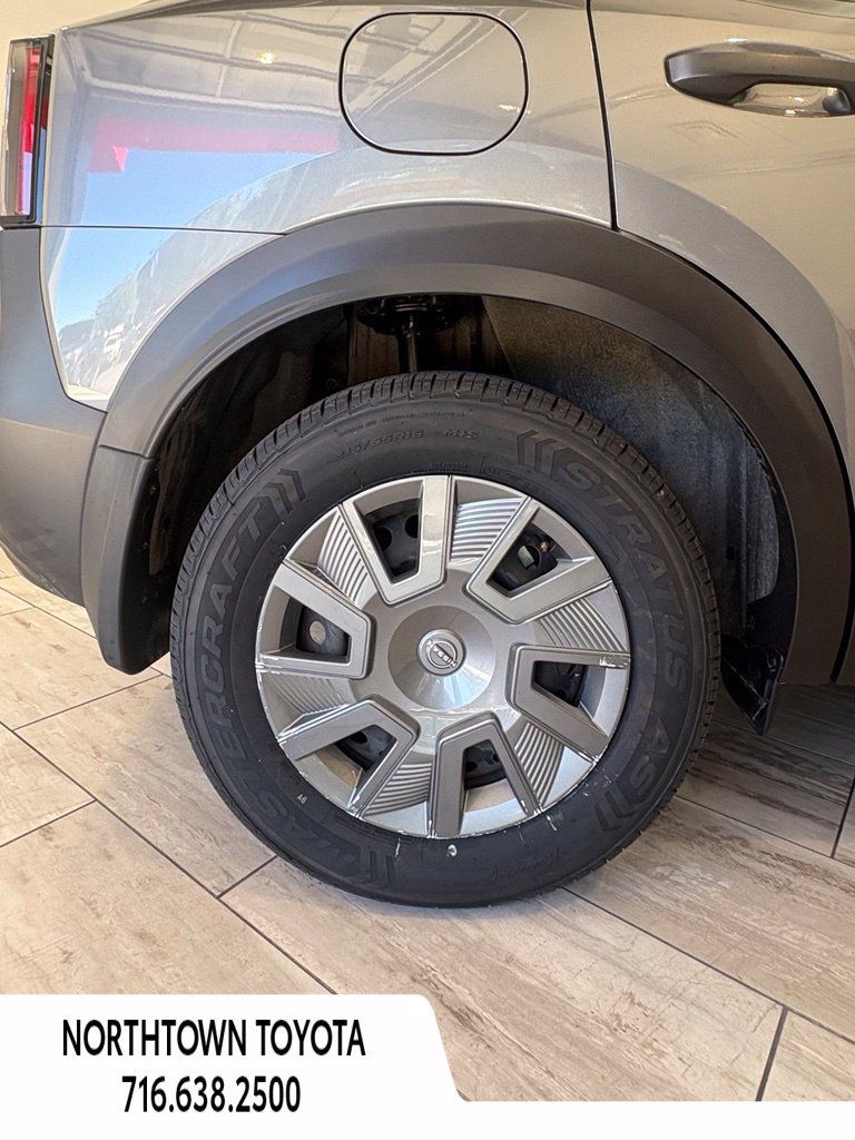 Used 2025 Nissan Kicks S AWD/4WD image 9