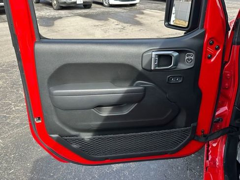 Used 2021 Jeep Wrangler Sport S image 31