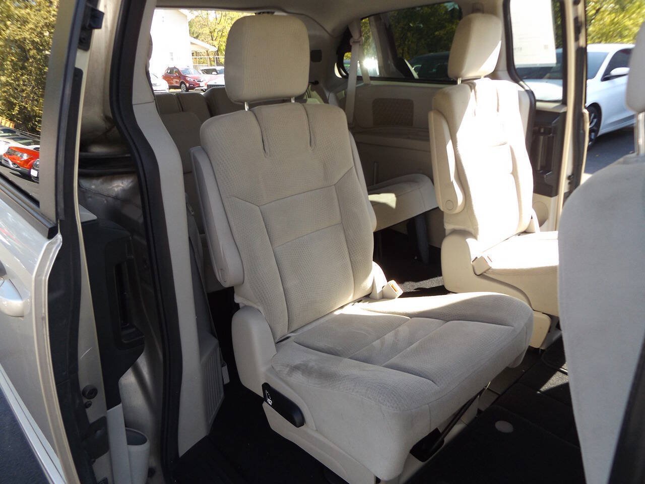 Used 2015 Dodge Grand Caravan SXT FWD image 22