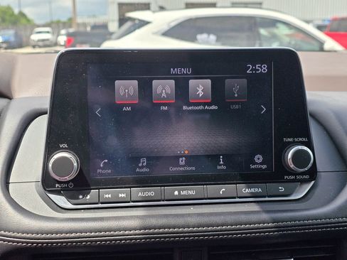 Used 2023 Nissan Rogue S AWD/4WD image 17