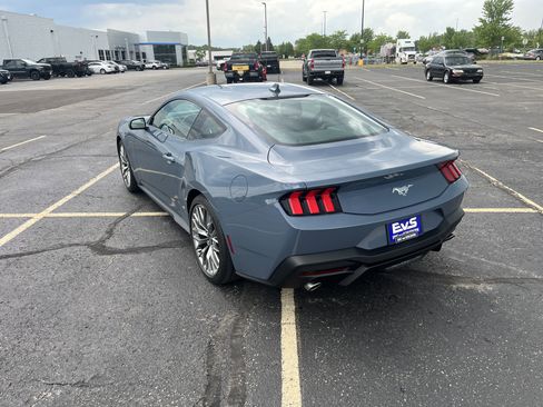 Used 2025 Ford Mustang Premium image 4
