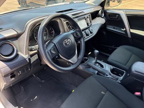 Used 2016 Toyota RAV4 LE FWD image 11