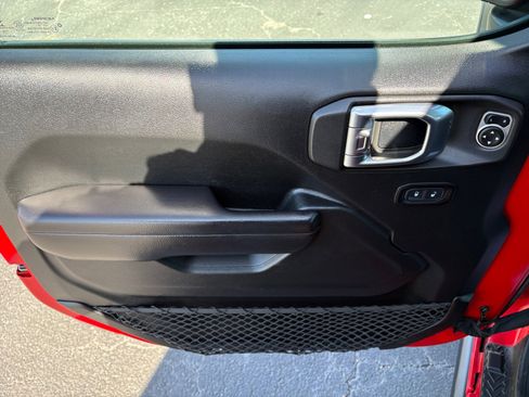 Used 2018 Jeep Wrangler Unlimited Rubicon image 24