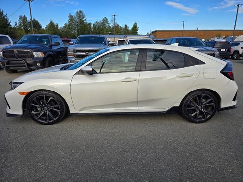 Used 2018 Honda Civic Sport Touring image 4