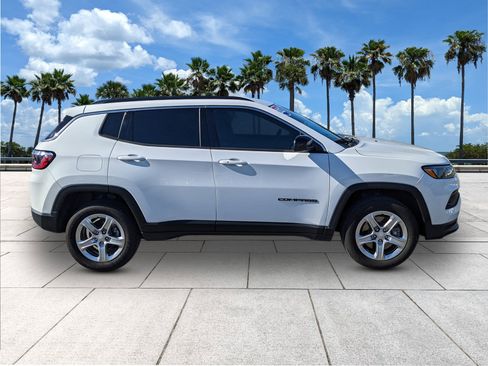 Used 2023 Jeep Compass Latitude image 9
