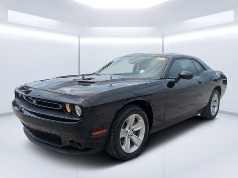 Used 2023 Dodge Challenger SXT RWD image 9