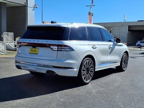 New 2025 Lincoln Aviator Black Label AWD/4WD image 2