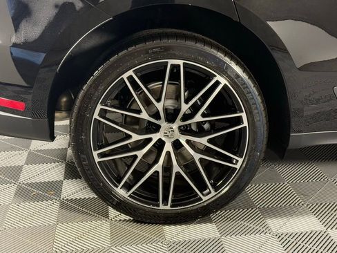New 2026 Porsche Macan image 13