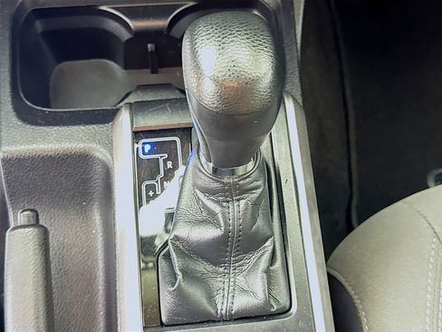 Used 2020 Toyota Tacoma SR5 RWD image 21