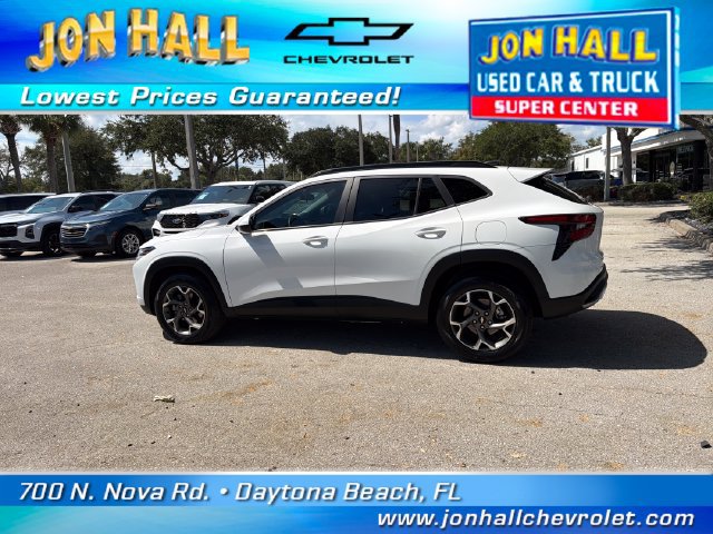 Used 2025 Chevrolet Trax LT w/ Driver Confidence Package FWD image 4